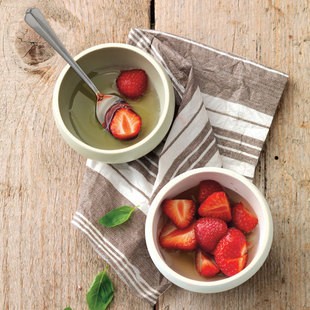 Basil simple syrup (Sciroppo al basilico)