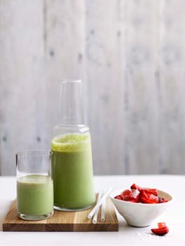 Basil smoothie with strawberries and Turkish delight