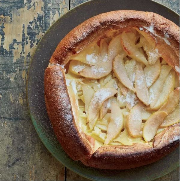 Batter cake with fresh pears (Flaugnarde)