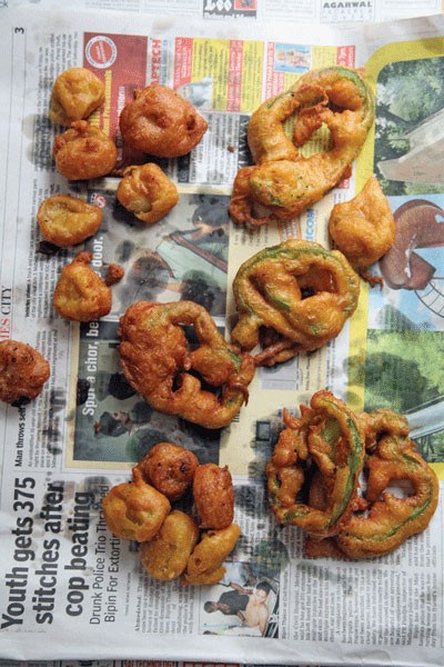 Batter-fried peppers and bananas (Bhajiya)