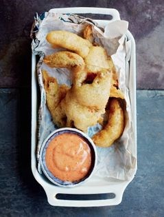 Battered crab with Indian mayonnaise (Crabe en friture, mayonnaise Indienne)