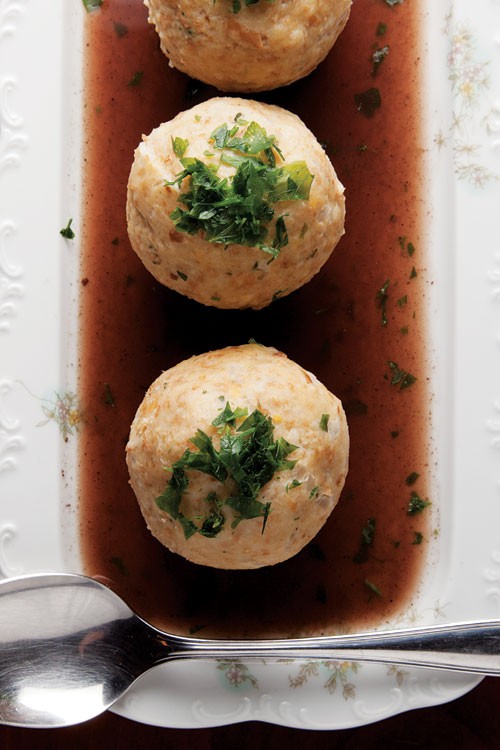 Bavarian bread dumplings (Semmelknödel)