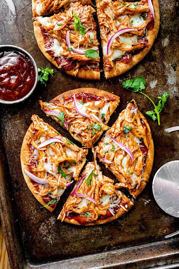 BBQ chicken pita pizzas