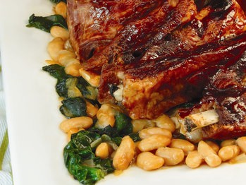 BBQ pork ribs with spinach-bean salad