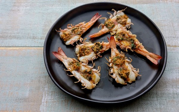 BBQ prawns with smoky garlic & parsley butter 