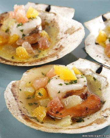 BBQ scallops in the half shell with citrus fruits and white wine