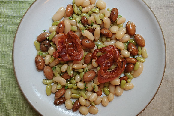 Bean salad with pancetta 