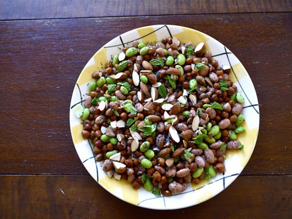 Bean salad with poppy seed dressing