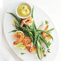 Bean salad with shrimp and curry yogurt