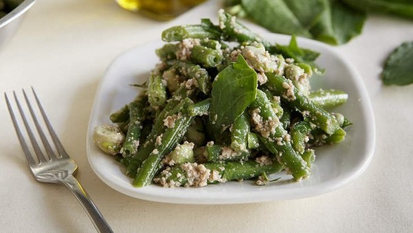 Bean salad with tarator dressing