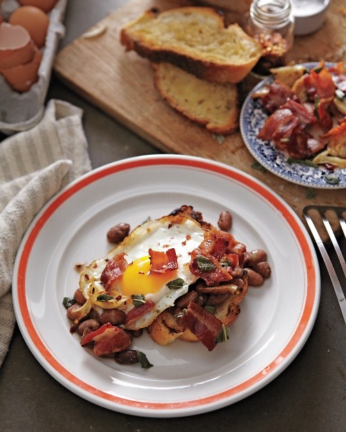 Beans on toast with crisp bacon and eggs