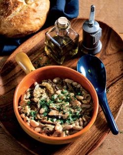 Beans with mushrooms (Mongetes amb bolets) [Chad Hyatt]