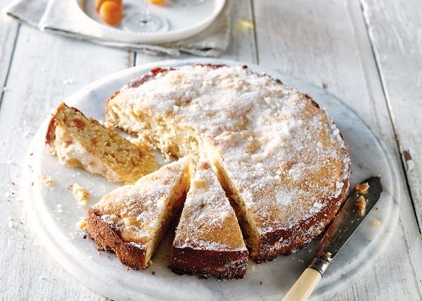 Beaumes-de-Venise cake with apricots