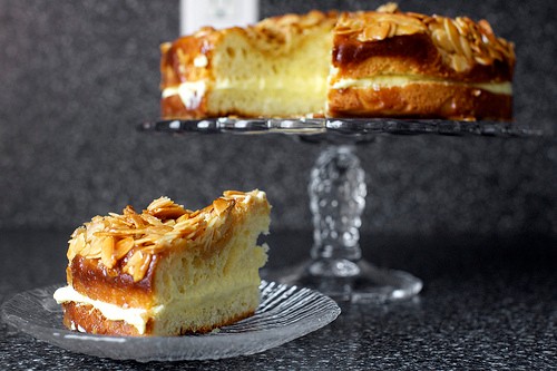 Bee sting cake (Bienenstich)