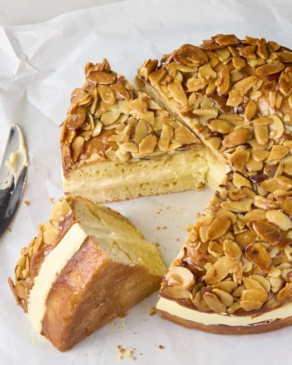 Bee sting cake (Bienenstich)