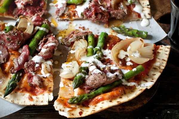 Beef & asparagus pizza with horseradish cream
