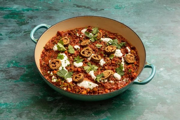 Beef and bacon chilli with black eye beans, fried jalapeño slices and chive sour cream