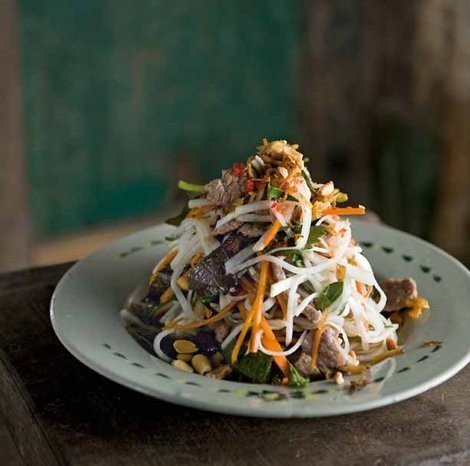 Beef and kohlrabi salad (Goi bò su hào)