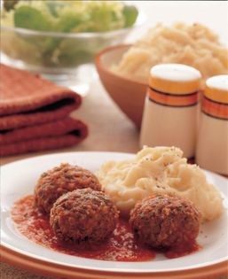 Beef and lentil balls with tomato sauce