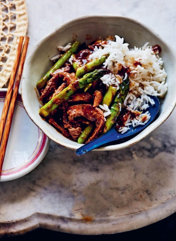 Beef, black pepper and asparagus