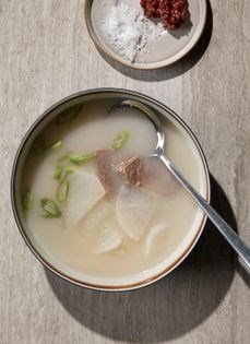 Beef bone broth (Seollong tang)