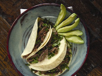 Beef brisket tacos (Tacos de carne deshebrada)