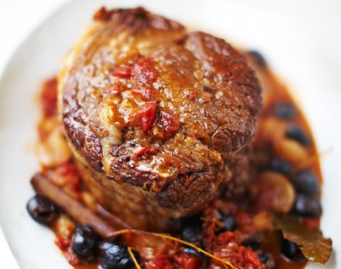 Beef brisket with red wine & shallots