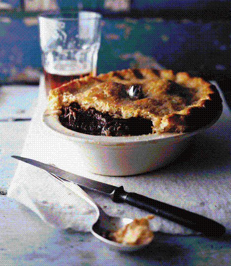 Beef, caramelised onion and ale pie