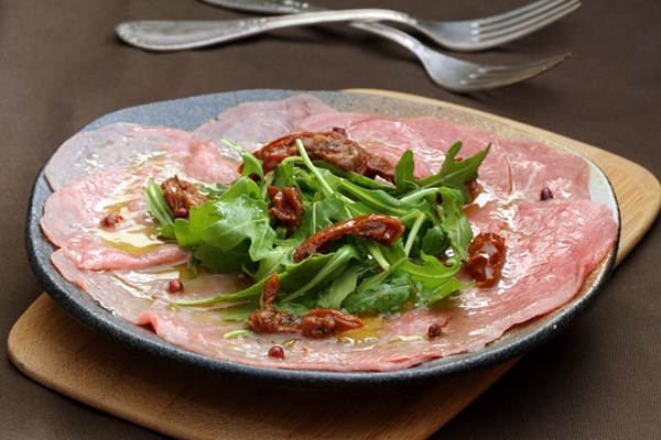 Beef carpaccio with pink pepper, rocket and sun-dried tomatoes