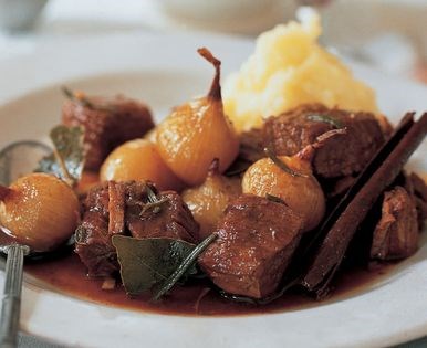 Beef casserole with baby onions and red wine