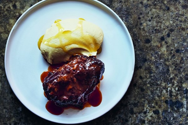 Beef cheeks and hummus 