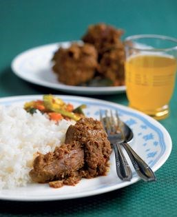 Beef cubes simmered in spicy coconut gravy (Beef rendang)