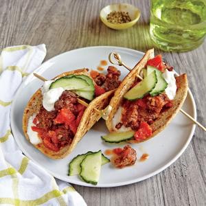 Beef flatbread tacos with cucumber and yogurt sauce