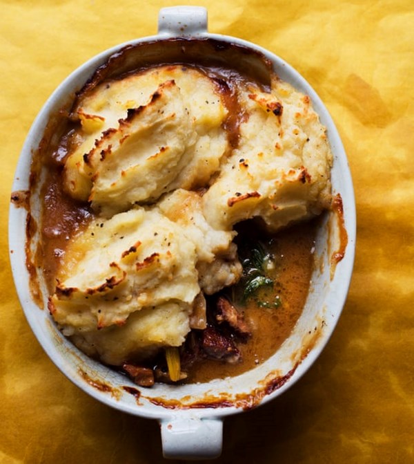 Beef, kale and artichoke pie
