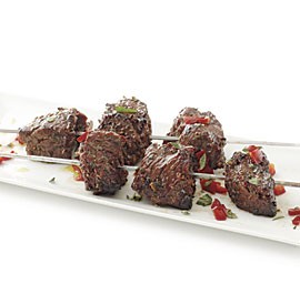 Beef kebabs with cherry peppers and oregano