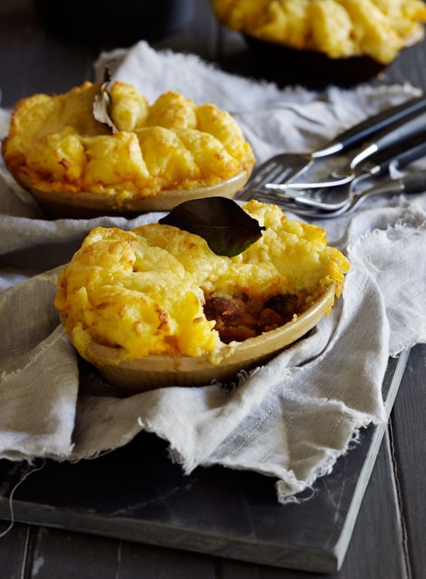 Beef mince and mushroom pies with cheesy mash