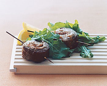 Beef pinwheels with arugula salad