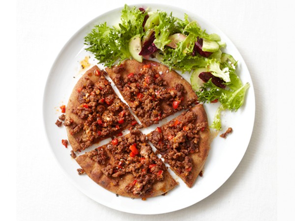 Beef pita pizzas