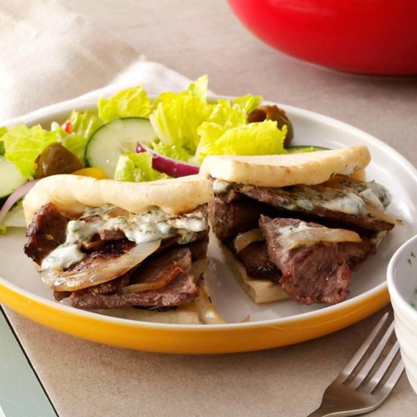 Beef pitas with yogurt sauce
