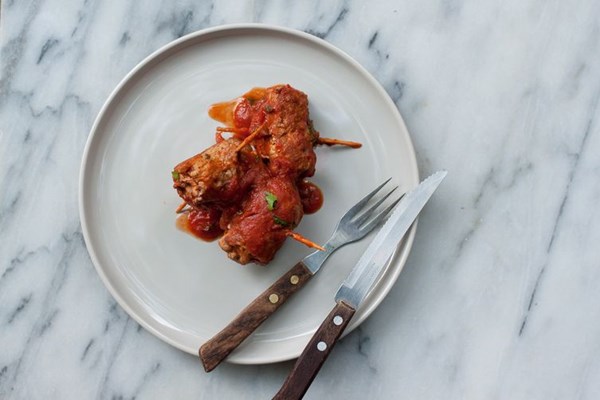 Beef rolls in tomato sauce (Involtini di manzo al pomodoro)