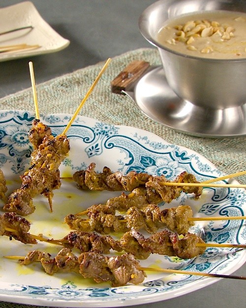 Beef satay with Thai peanut sauce