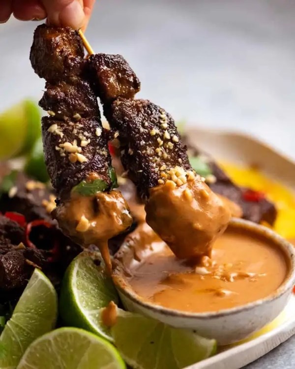Beef satay with Thai peanut sauce