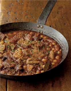 Beef shin braised with carrots, tomatoes, white wine and saffron (Estofado)