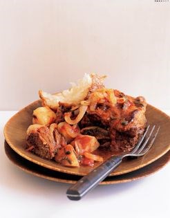 Beef short ribs braised with tomatoes and potatoes (Costicine di manzo al pomodoro e patate)