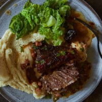 Beef short ribs with cinnamon & prunes