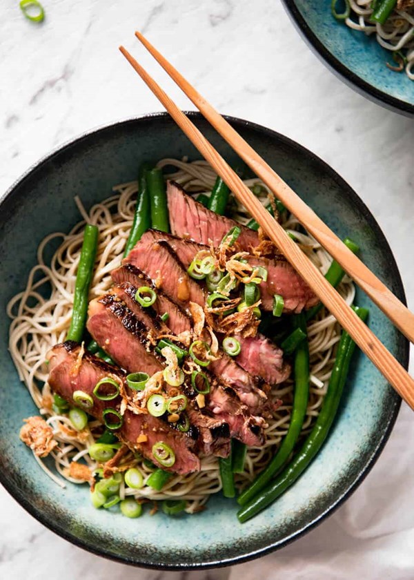 Beef soba noodles with green beans