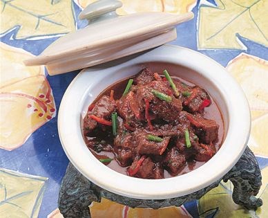 Beef soup with chilies and tamarind (Daging belacang)