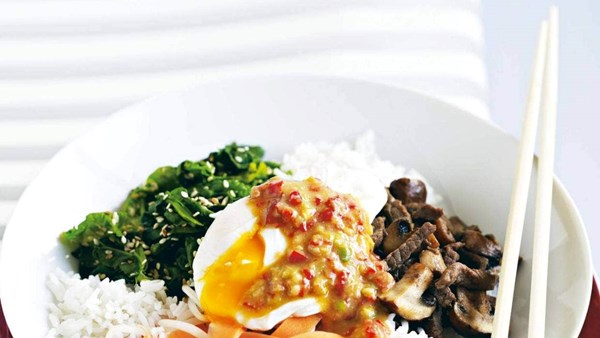 Beef, spinach and mushroom bibimbap with kochujang sauce