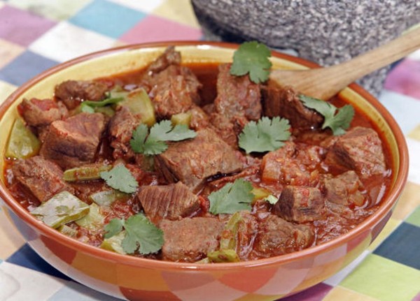 Beef stew with cactus (Carne guisada con nopalitos)