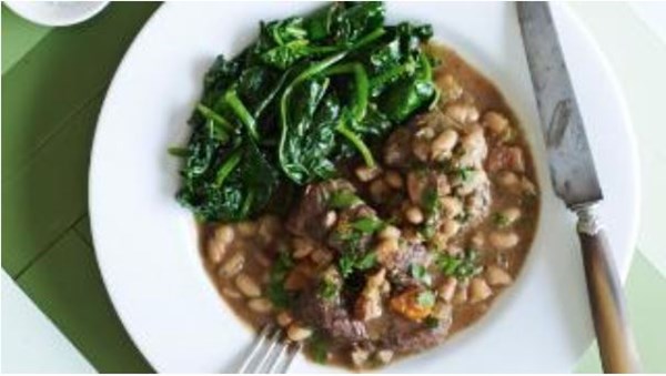 Beef stew with cannellini (Spezzatino di manzo con fagioli)